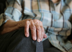 В Ростове на Чкаловском неизвестный сбил 86-летнюю пенсионерку 