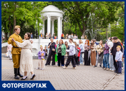 До ливня и града: как в Ростове отметили 9 Мая с ретро-автомобилями и танцами