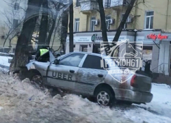 «Убивший» о дерево автомобиль такси водитель-новичок страшно покалечил своего пассажира в Ростове
