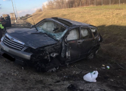 Водитель из Ростовской области не справился с управлением, сбил опору ЛЭП и улетел в кювет