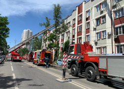 В центре Ростова загорелся жилой дом
