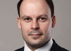 Депутатская кухня: сажал ели, вручал паспорта и боролся с нерадивыми водителями Виктор Чигвинцев