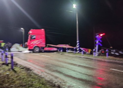 На переезде в Ростовской области столкнулись поезд и грузовик