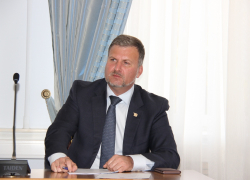 Депутат гордумы Ростова, любящий шикарные байки, зарабатывает 123 тысячи рублей в день