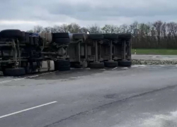 Водитель грузовика умер за рулем от сердечного приступа в Ростовской области