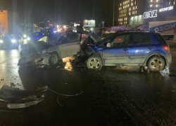 В Ростове в лобовом ДТП пострадали два человека