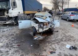 Смертельное ДТП с двумя погибшими взрослыми и ребенком произошло в Ростовской области