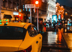 В Ростове таксист напал на беременную женщину 