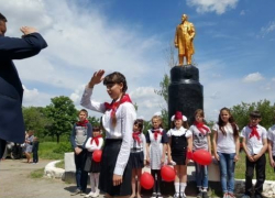 Коммунисты восстановили памятник Ленину в Белокалитвинском районе 