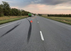 На трассе в Ростовской области «Камаз» насмерть сбил пешехода 