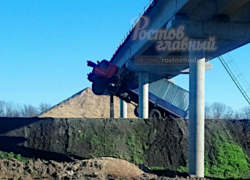 На взлет неудачно пошел грузовик на трассе в Ростовской области