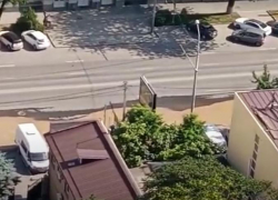 Улицу Красноармейскую в Ростове затопило из-за прорыва воды