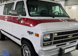 В Ростове выставили на продажу медицинский ретро-минивэн Chevrolet Van