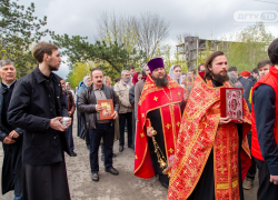 На территории ДГТУ провели пасхальный крестный ход