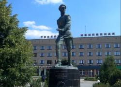Первый в России памятник лидеру Белого движения Сергею Маркову в Сальске