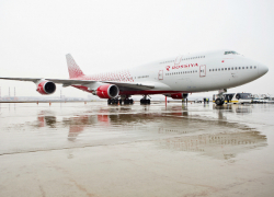 Пилотам Boeing-747 из-за "бомбы" пришлось сажать самолет в Ростове
