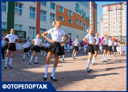 Белые банты и праздничные шарики: в Ростове прозвенел первый звонок