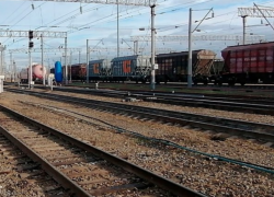 Женщина пострадала под колесами грузового поезда в Ростовской области