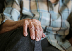 Две девушки жестоко и цинично избили 79-летнюю пенсионерку в Ростове