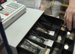 Всю выручку из кассы стащил из-под носа отвлекшейся продавщицы кафе житель Ростова