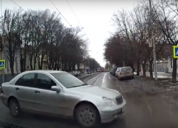 «Опасная женщина» попала на запись видеорегистратора  в Ростовской области