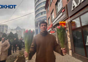«Дорого, но нам не жалко»: во сколько обходятся тюльпаны на 8 Марта мужчинам Ростова 
