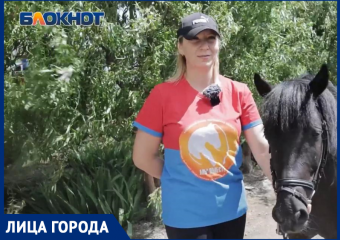 «Многие заговорили»: тренер рассказала, как на Дону детей с ОВЗ лечат с помощью лошадей
