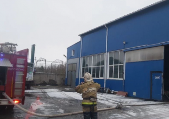 Автосервис и гараж загорелись в Ростовской области из-за неисправной проводки