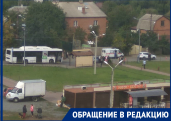 В Ростове из-за отсутствия «зебры» и светофора рядом со школой под колеса попадают дети