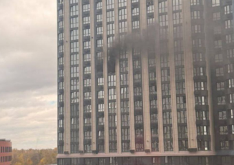 В жилом доме в Ростове прогремел взрыв и вспыхнул пожар