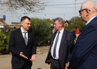 Юрий Слюсарь посетил проблемные объекты Батайска и оценил ход ремонтных работ