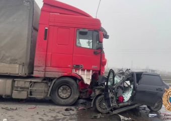 Под Ростовом женщина уснула за рулём и погибла под колесами грузовика