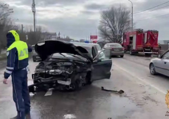 BMW полностью сгорела в ДТП с Porsche на Обсерваторной 