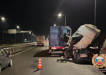 Водитель грузовика погиб в жутком ДТП на трассе под Ростовом