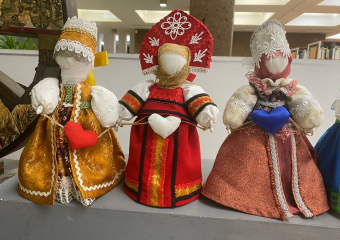 Донские казаки из лоскутов и ниток поселились в публичной библиотеке в Ростове