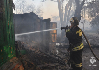 Пожарные спасли из огня 16 человек в Ростовской области за неделю 