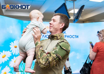 Юрий Слюсарь встретился с супружескими парами и рассказал о новой выплате и других мерах поддержки