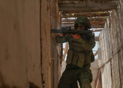 Новобранцы-контрактники ЮВО прошли обучение тактике штурма населенного пункта