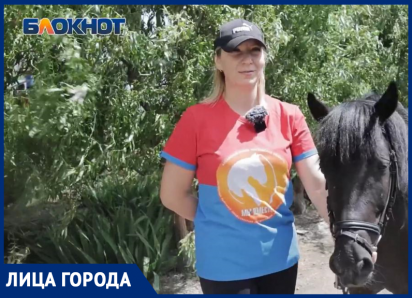 «Многие заговорили»: тренер рассказала, как на Дону детей с ОВЗ лечат с помощью лошадей