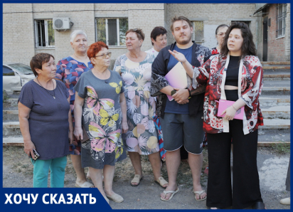 В грязи и разрухе: ростовчане показали дом и двор, забытые властями и УК