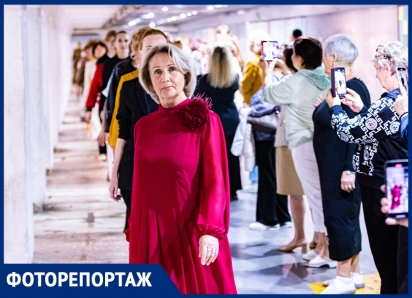 «Стиль вне возраста»: фоторепортаж с дефиле возрастных моделей в подземном переходе