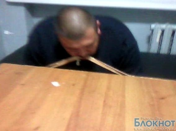 В Ростовской области пьяные дебоширы устроили шоу в отделе полиции (ВИДЕО)