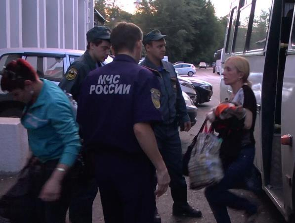 Из Ростова вылетел первый авиарейс МЧС с беженцами из Украины