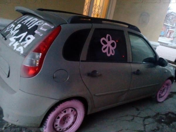 «Розовое» издевательство над иномаркой шокировало девушку-"зайку» в Таганроге