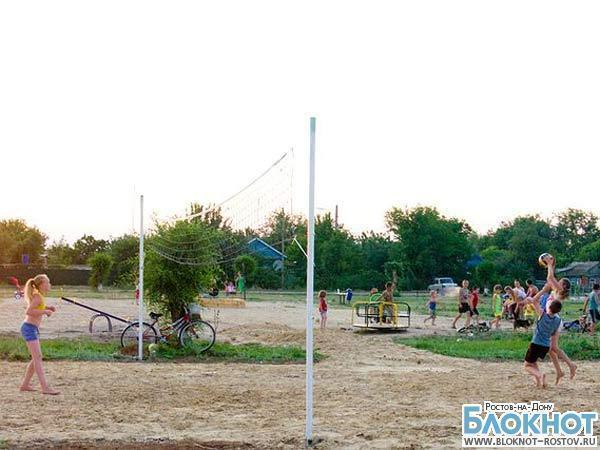 В Ростовской области прокуратура проверяет строительство детской площадки на кладбище
