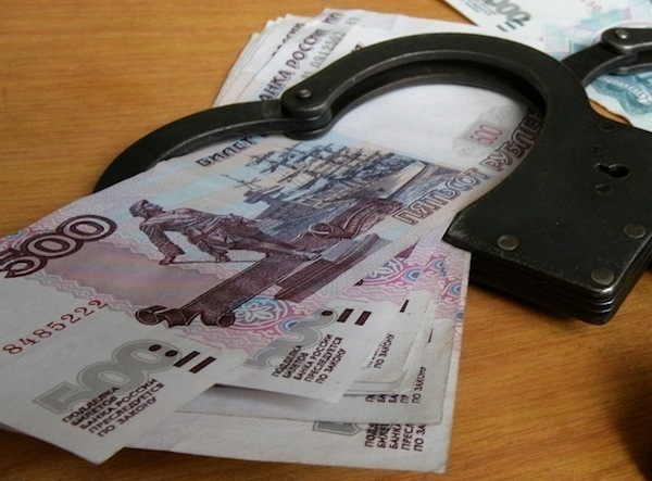 Под Ростовом инспекторы ДПС попались на взятке в 200 тысяч рублей