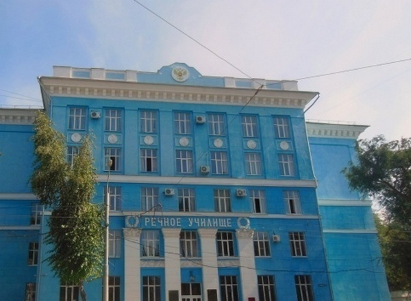 В Ростове с 9-го этажа высотки выбросился студент речного училища