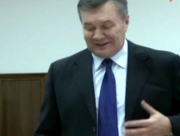 Янукович на видеодопросе признался в проживании в Ростовской области и схватился за сердце