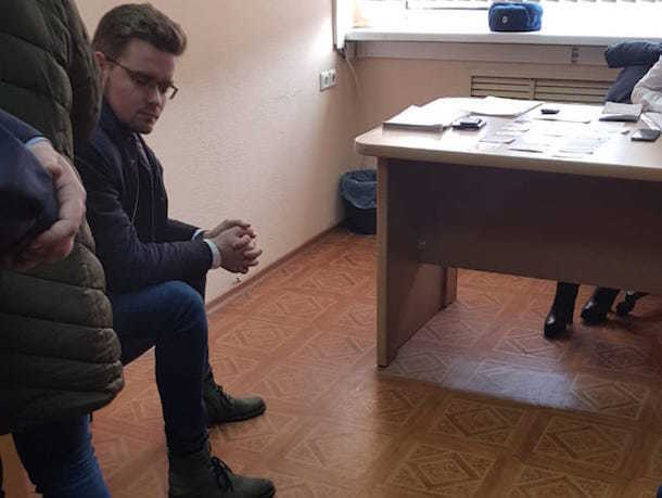 Опубликовано видео задержания за дачу взятки главного пиарщика мэрии Ростова