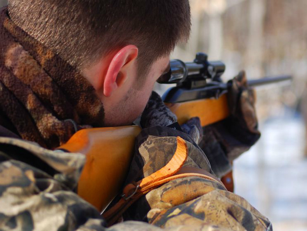 Мужчина во время охоты застрелил полицейского, приняв его за кабана в Ростовской области